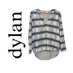 EUC Dylan V Neck Flannel Size M